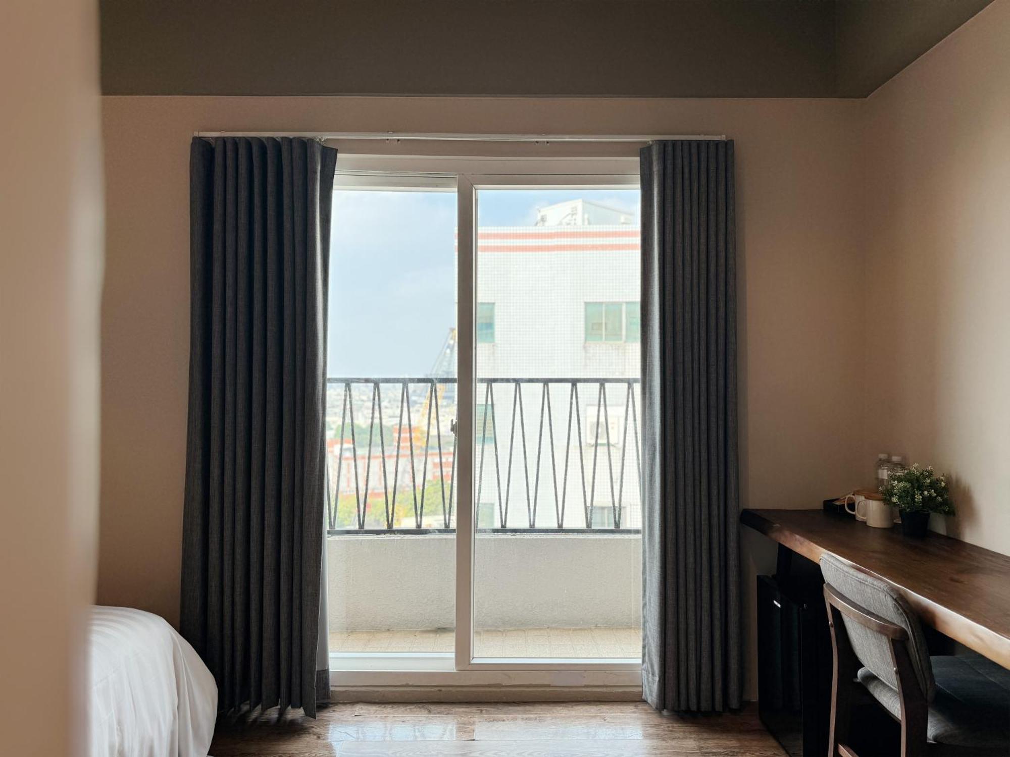 Roaders Hotel Tainan Chengda Zewnętrze zdjęcie
