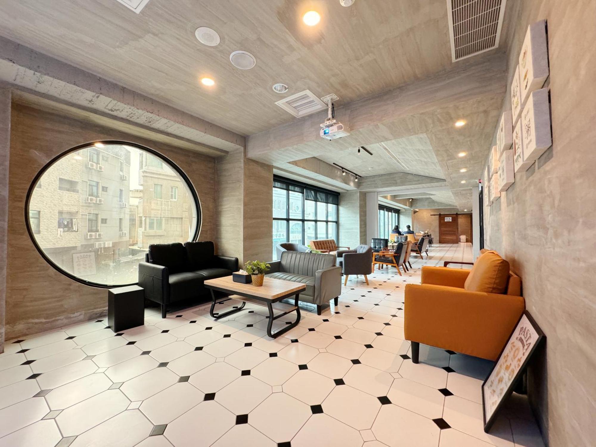 Roaders Hotel Tainan Chengda Zewnętrze zdjęcie