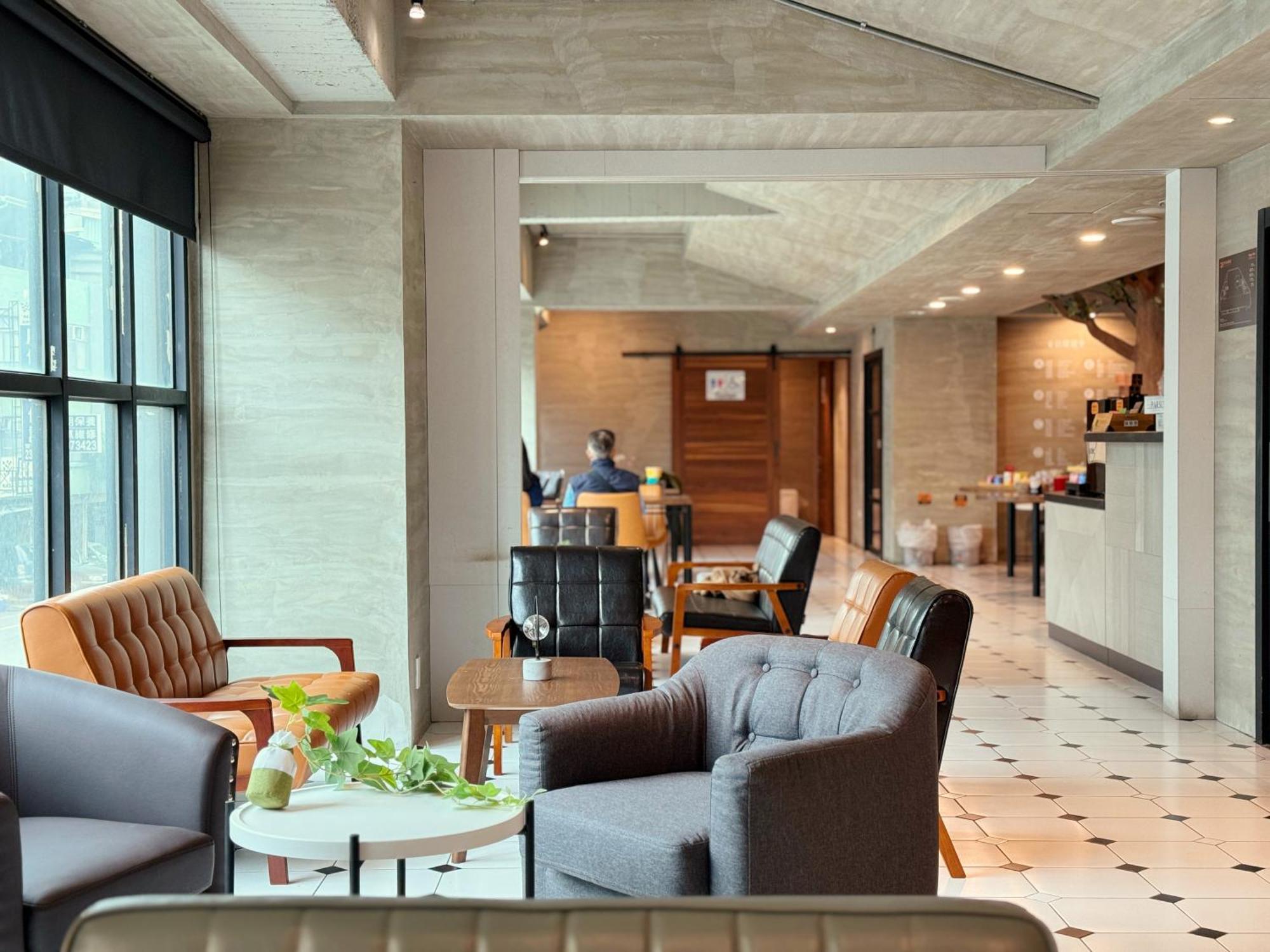 Roaders Hotel Tainan Chengda Zewnętrze zdjęcie