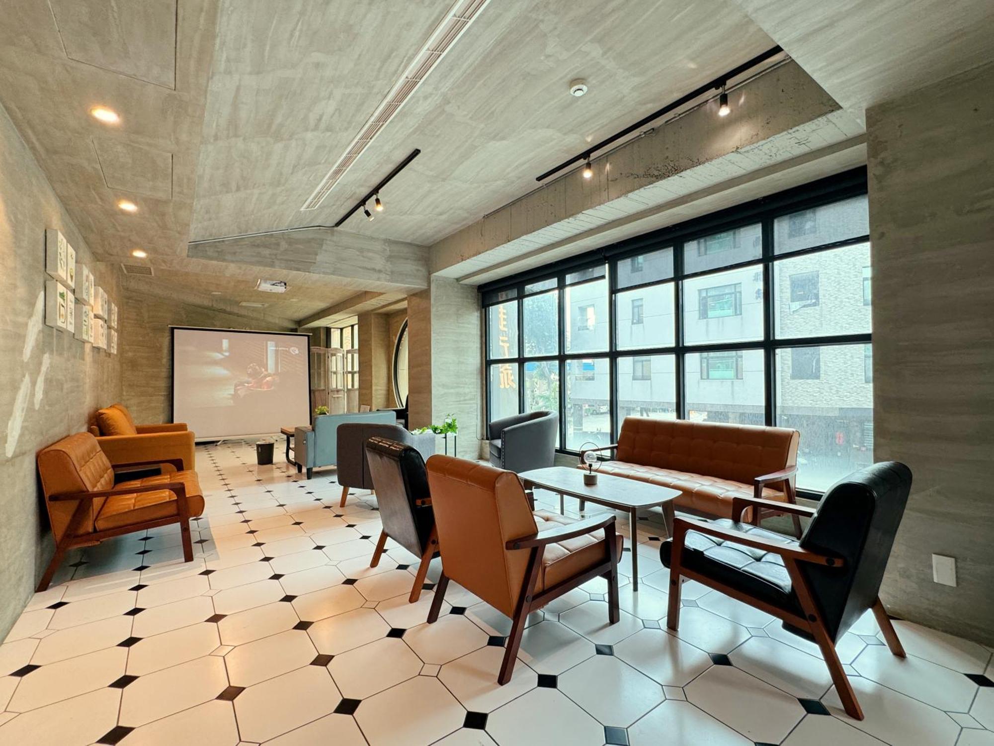 Roaders Hotel Tainan Chengda Zewnętrze zdjęcie