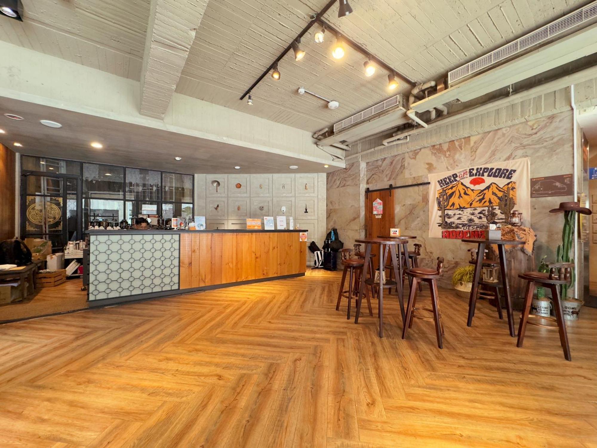 Roaders Hotel Tainan Chengda Zewnętrze zdjęcie
